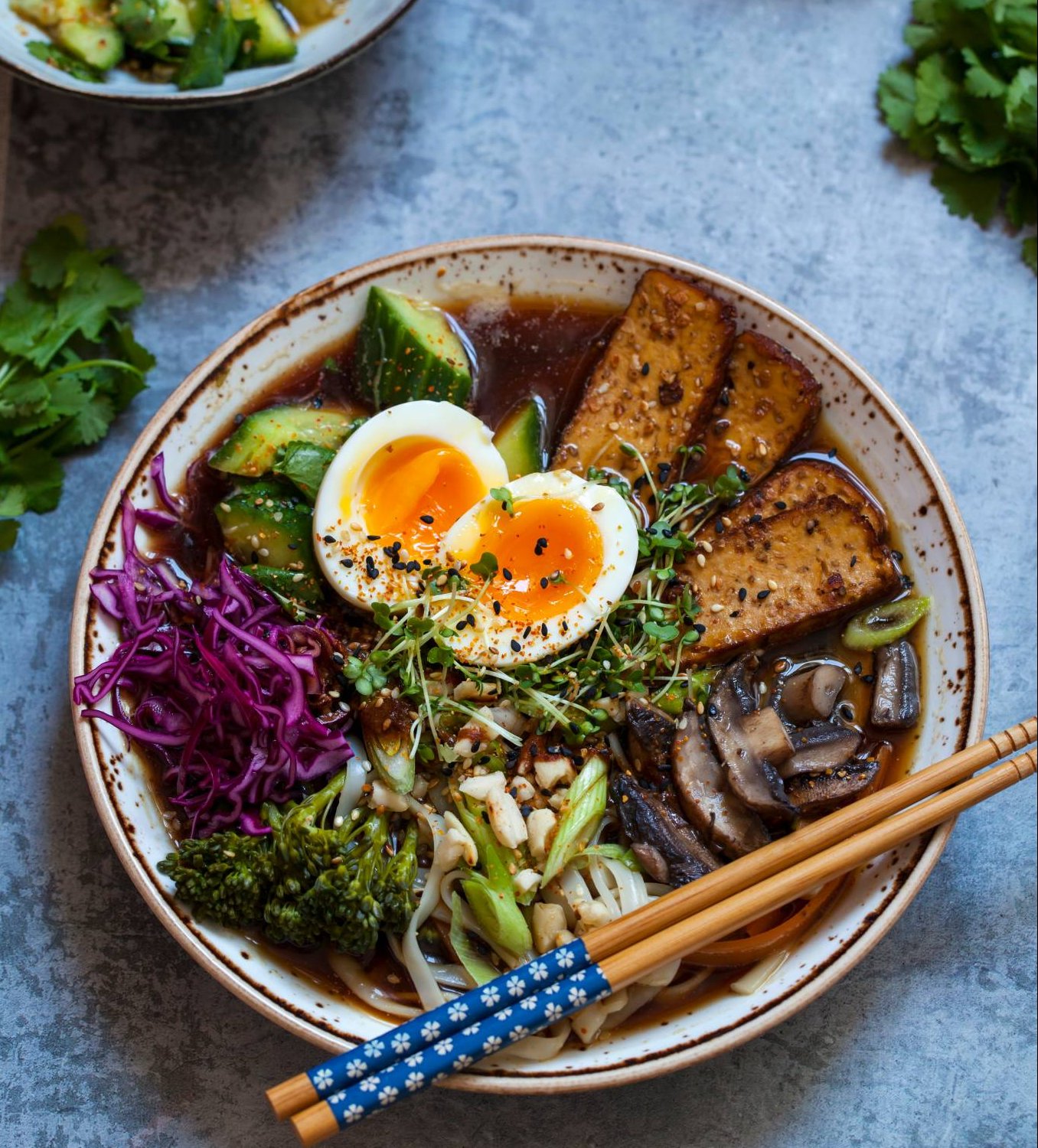 Wegetariański Ramen z migdałami Zwierciadlo.pl